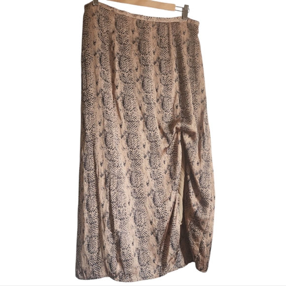 PAIGE Dresses & Skirts - Paige Tan and Black Snake-Print Skirt sz‎ L | Animal Print Skirt | Mob Wife